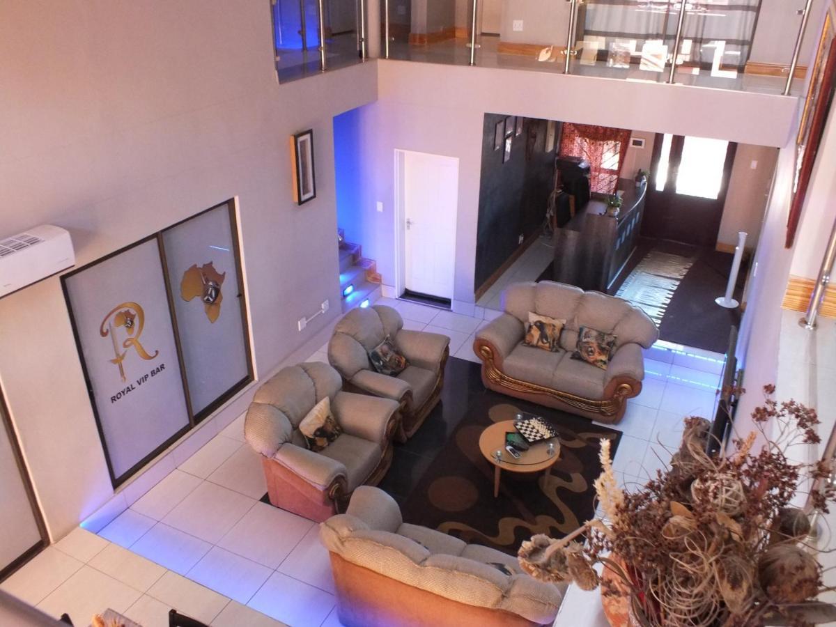 Royal Castle Guest House Windhoek Esterno foto
