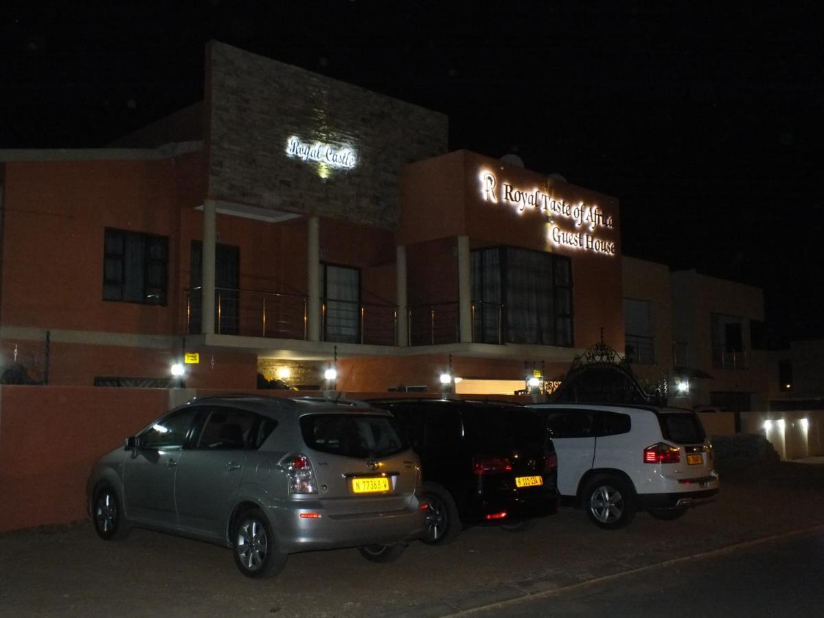 Royal Castle Guest House Windhoek Esterno foto
