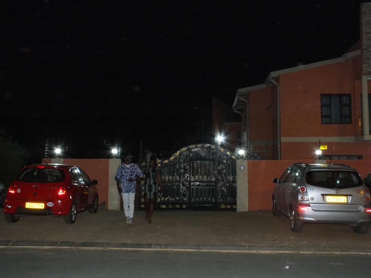 Royal Castle Guest House Windhoek Esterno foto