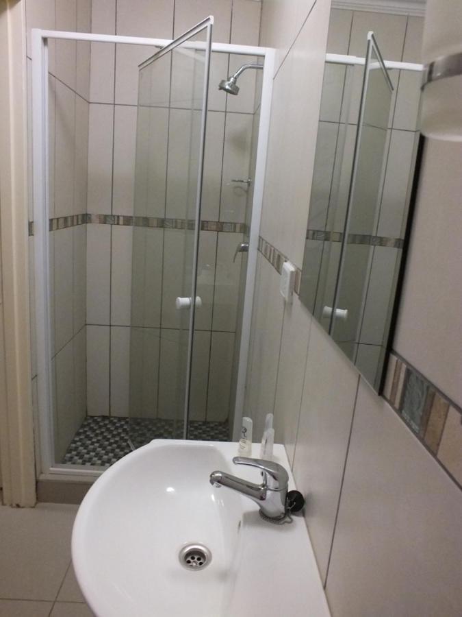 Royal Castle Guest House Windhoek Esterno foto