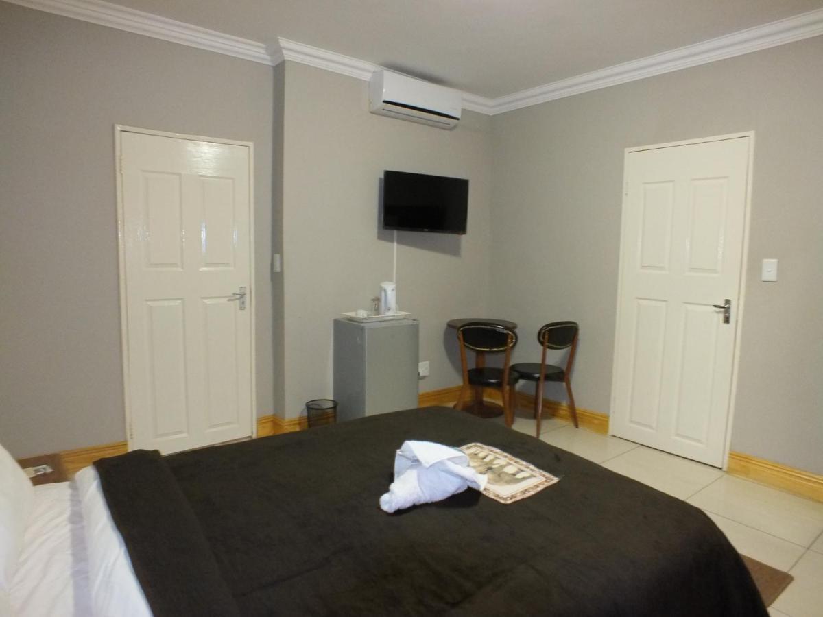 Royal Castle Guest House Windhoek Esterno foto