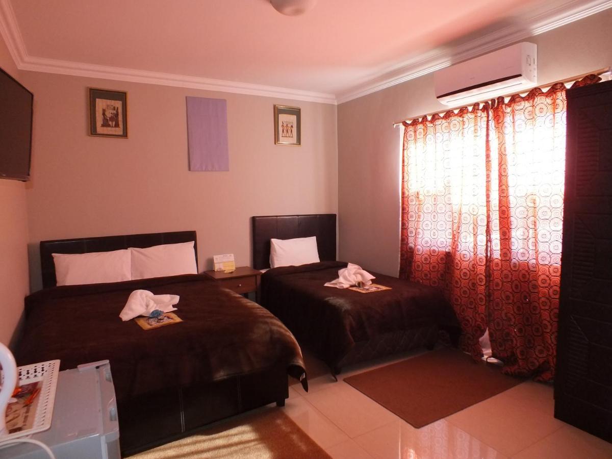 Royal Castle Guest House Windhoek Esterno foto