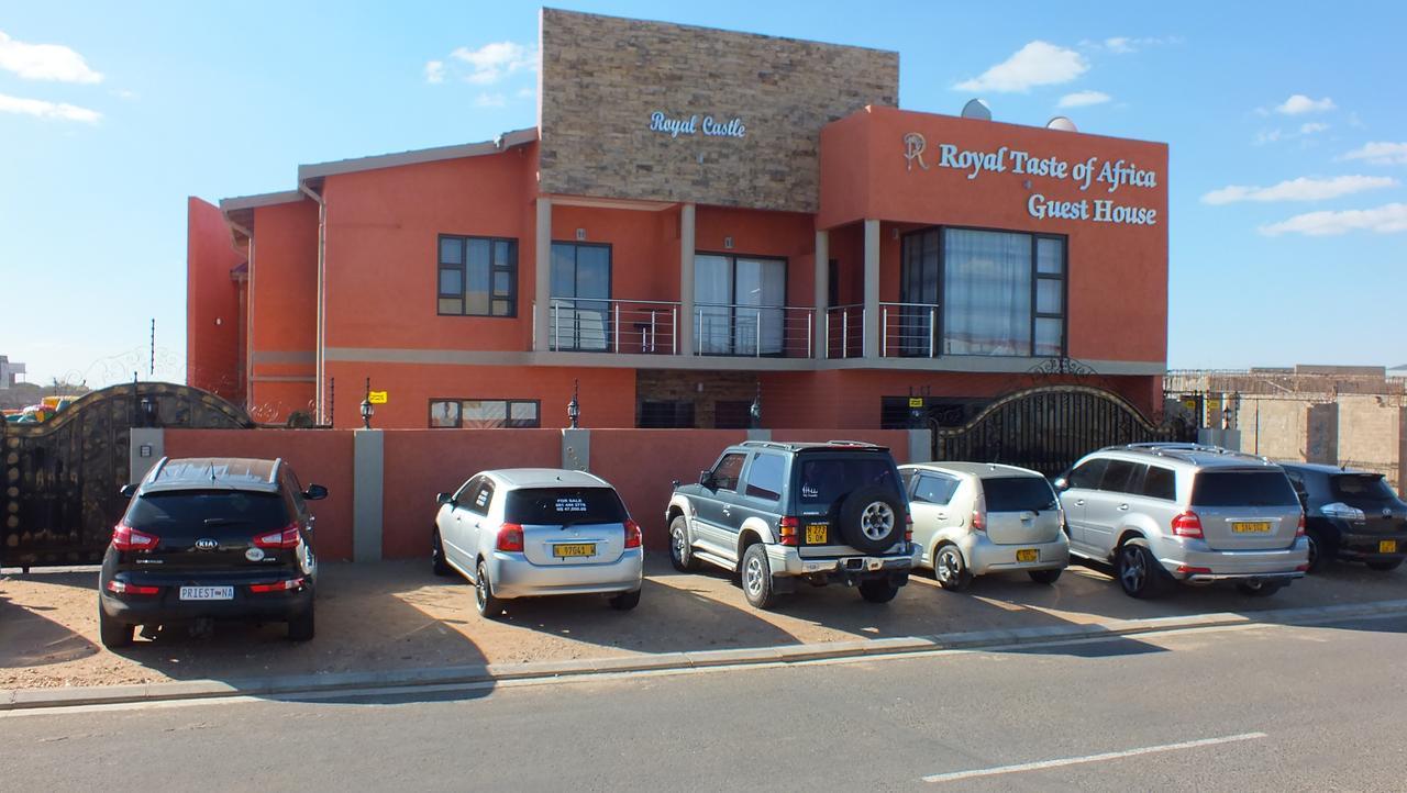 Royal Castle Guest House Windhoek Esterno foto