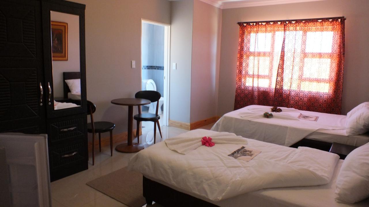 Royal Castle Guest House Windhoek Esterno foto