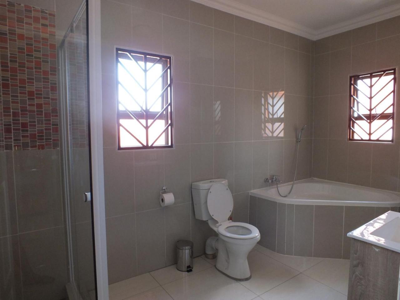Royal Castle Guest House Windhoek Esterno foto