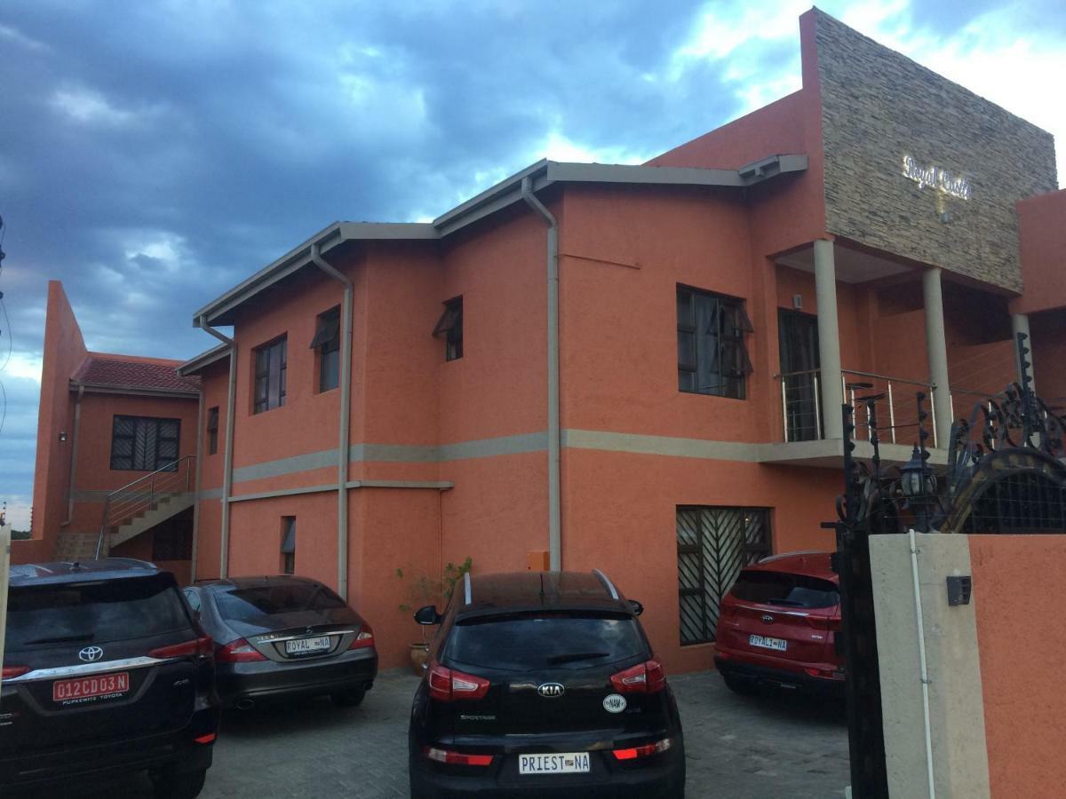 Royal Castle Guest House Windhoek Esterno foto